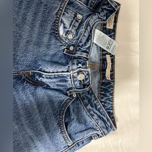 Never worn Levi’s low loose  jeans size 26x30 in dark blue.